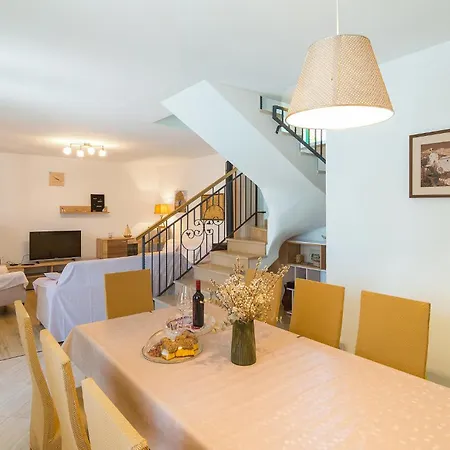 Сasa de vacaciones 2 Bedroom Pet Friendly In Postira