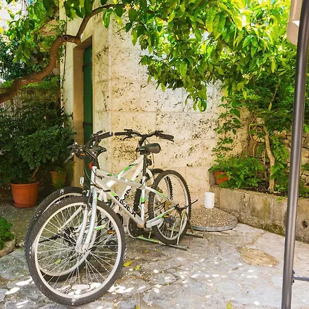 2 Bedroom Pet Friendly In Postira Сasa de vacaciones Dol (Brac)