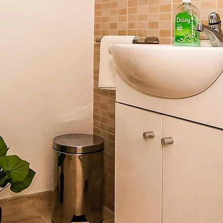 Сasa de vacaciones 2 Bedroom Pet Friendly In Postira *