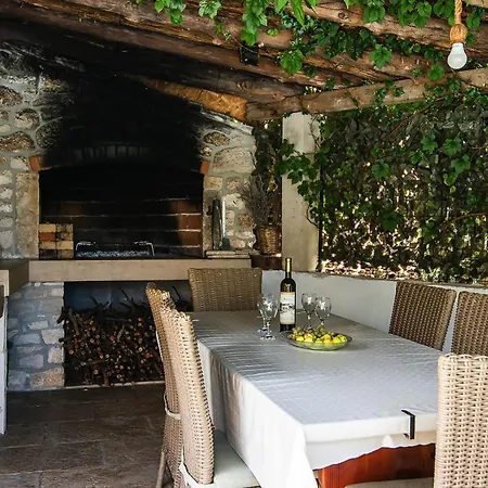 Сasa de vacaciones 2 Bedroom Pet Friendly In Postira Dol (Brac)